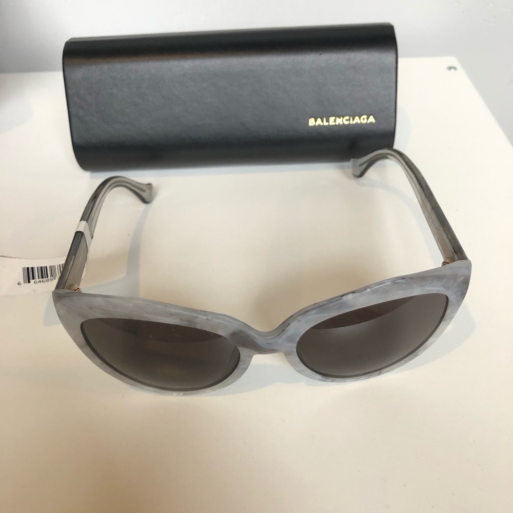 Balenciaga Sunglasses - Picture 2 of 3